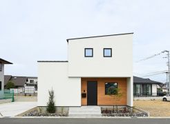 グレイッシュトーンで落ち着いた雰囲気を演出した住まい。