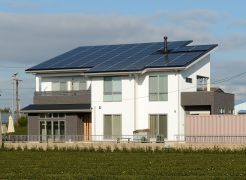 薪ストーブのある二世帯住宅